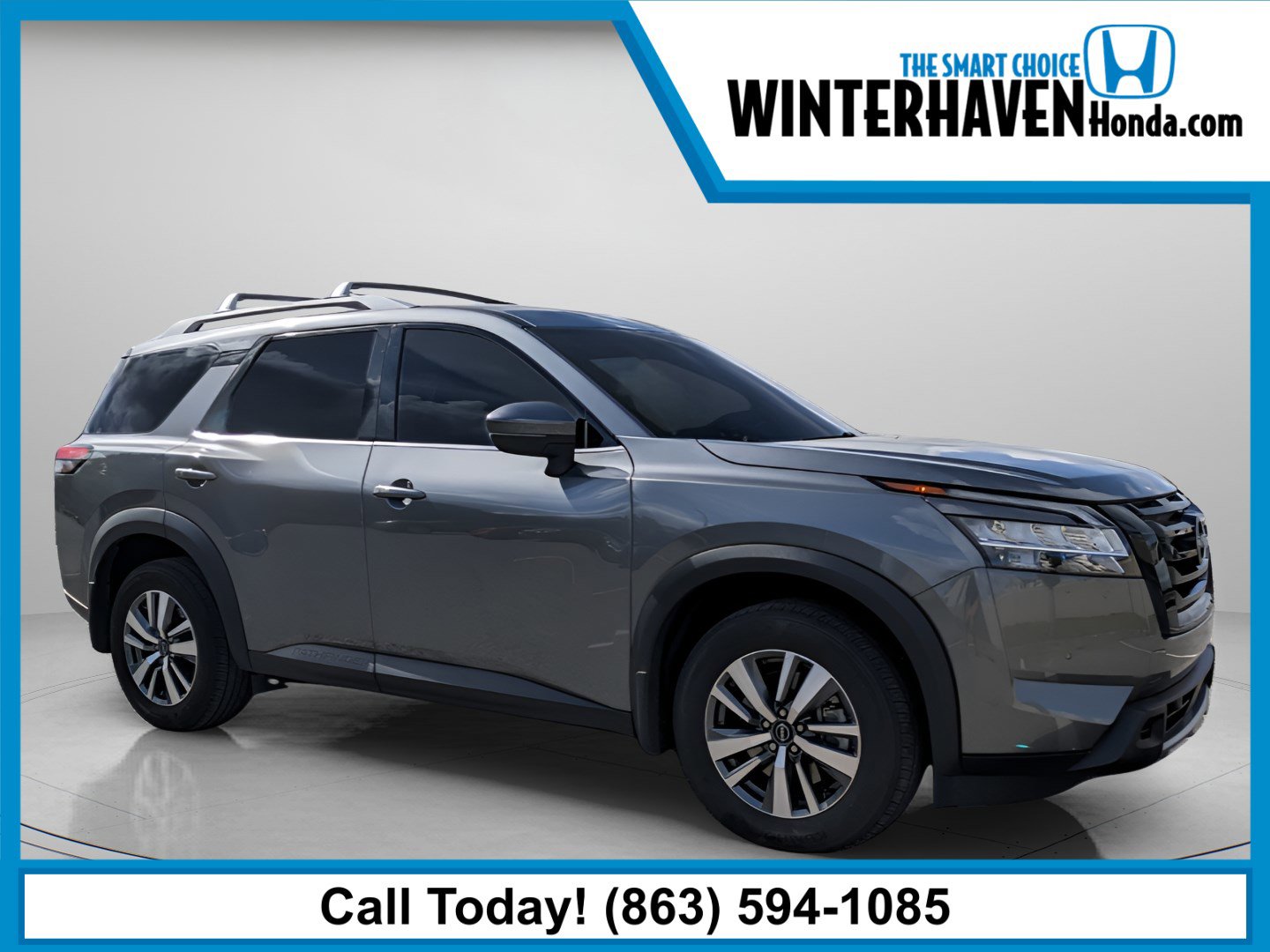 Used 2024 Nissan Pathfinder SL w/ Black Appearance Package FWD image 1