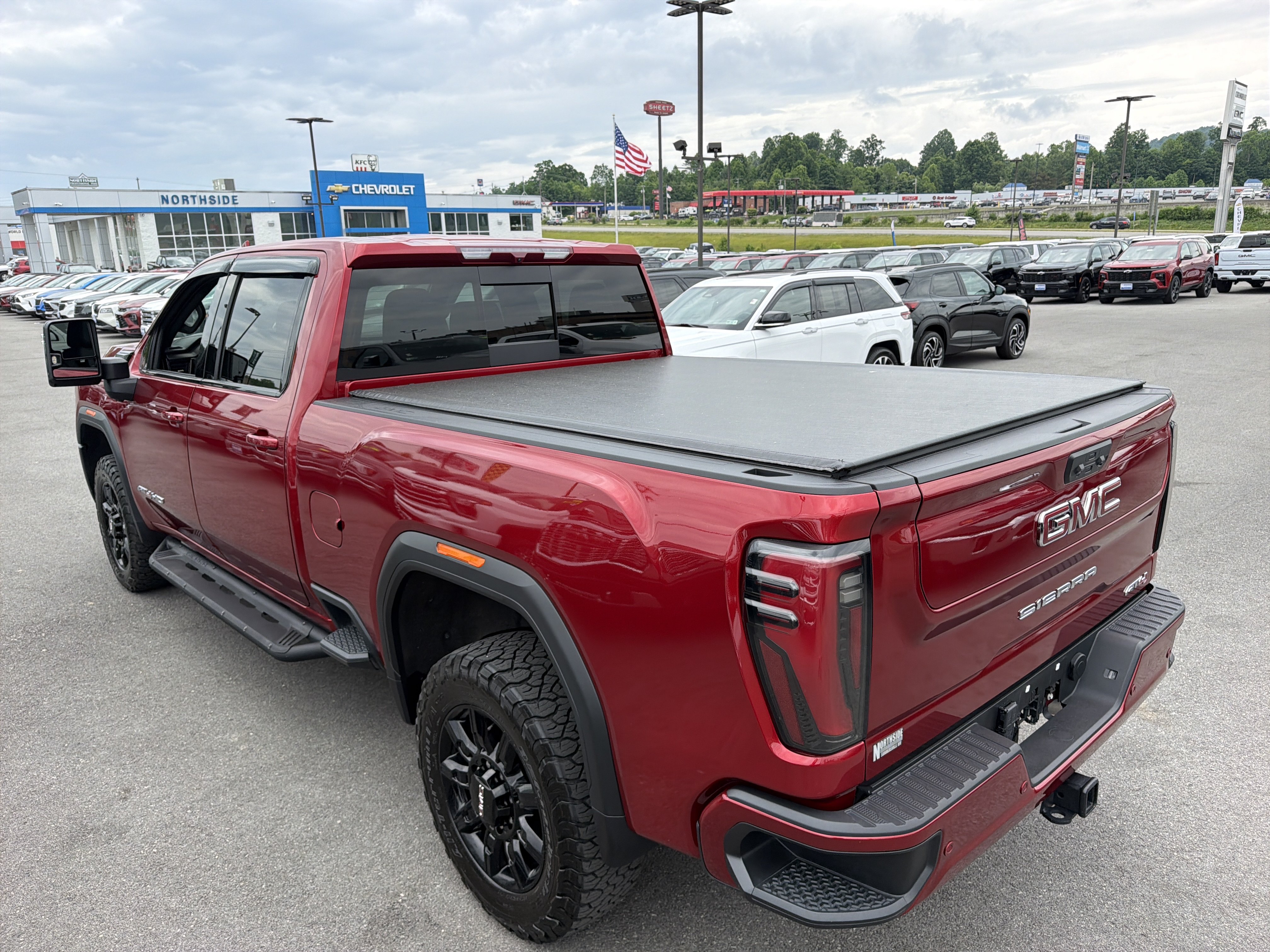 Used 2024 GMC Sierra 2500 AT4 w/ AT4 Preferred Package AWD/4WD image 9