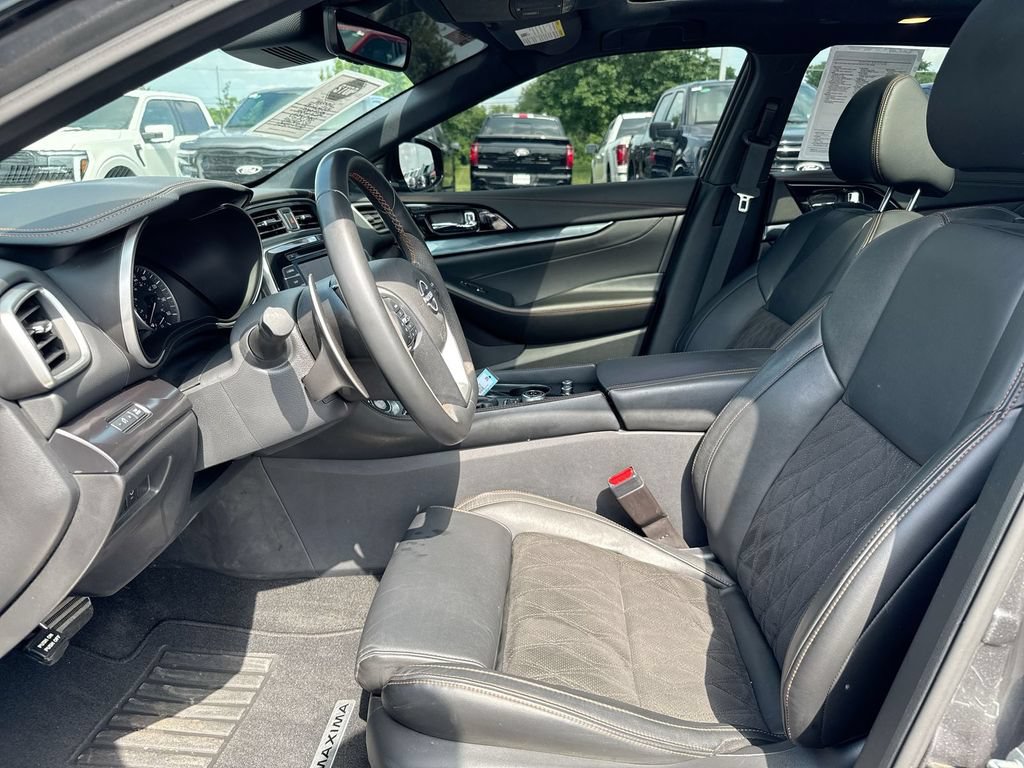 Used 2023 Nissan Maxima SR w/ Sport Mat Group FWD image 21