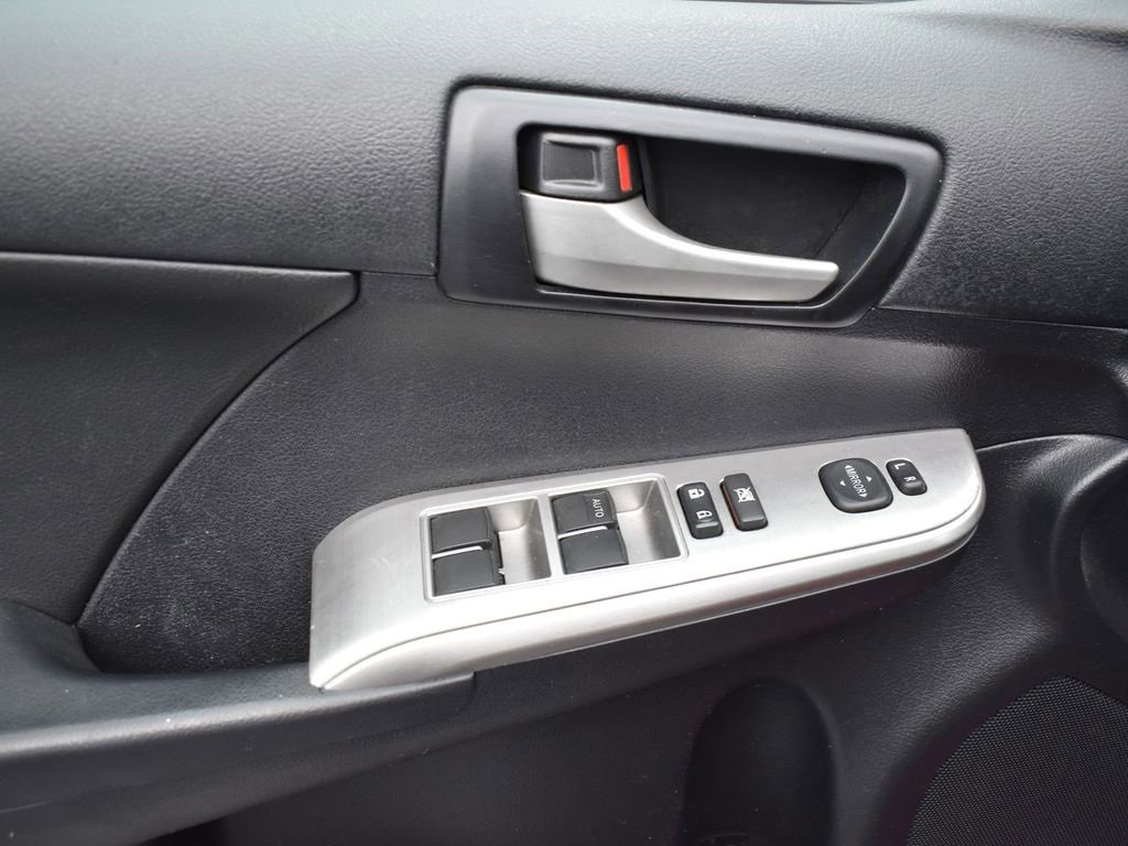 Used 2013 Toyota Camry SE image 10