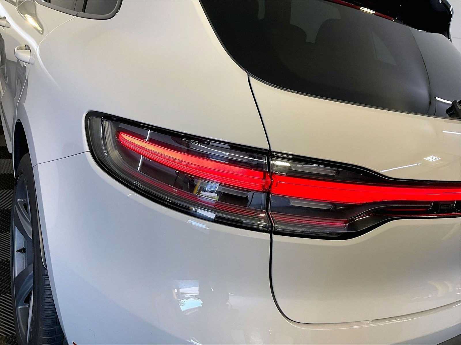 Certified 2023 Porsche Macan S AWD/4WD image 31