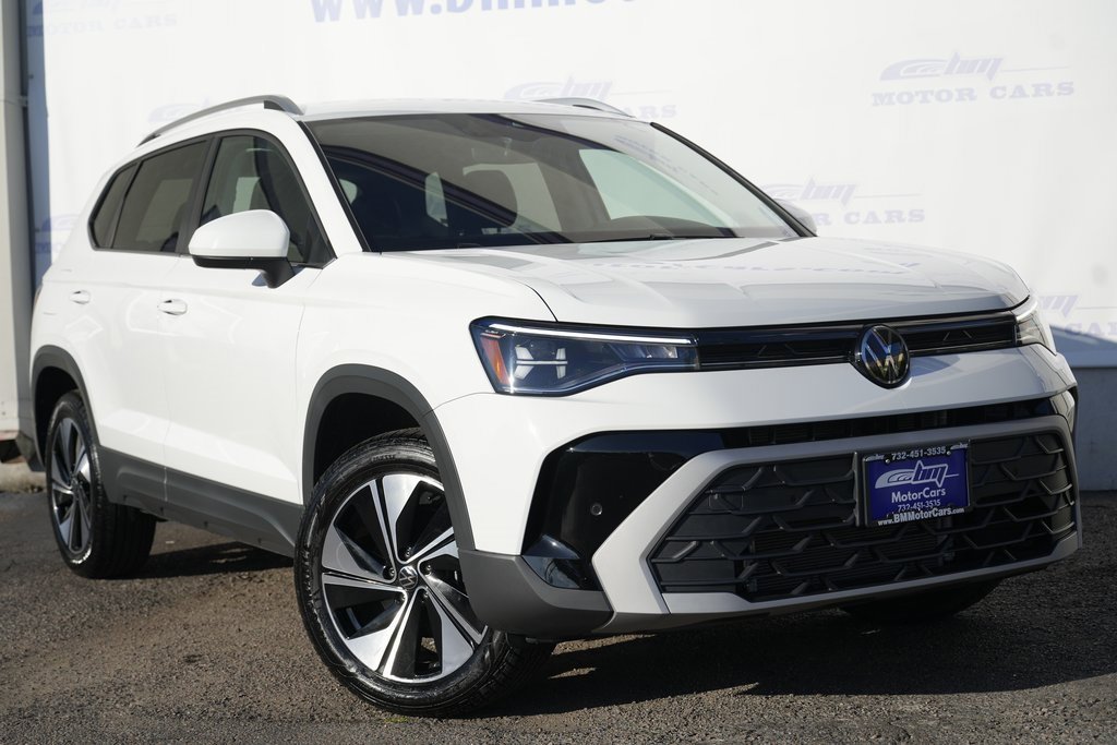 Used 2025 Volkswagen Taos SE image 1