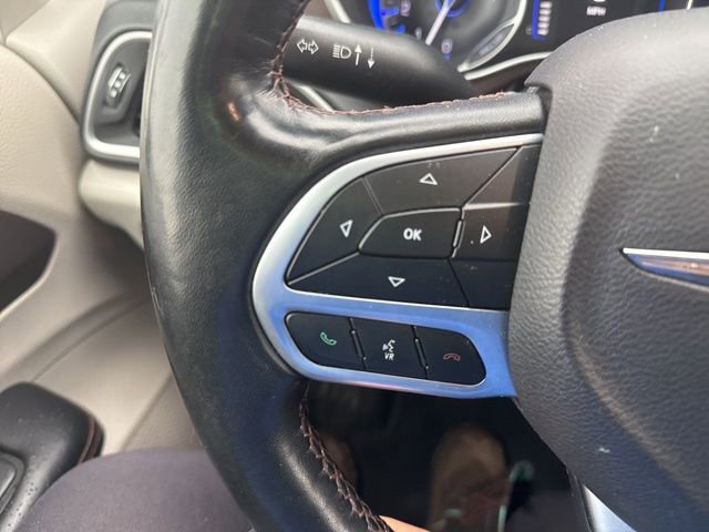 Used 2019 Chrysler Pacifica Touring-L image 21