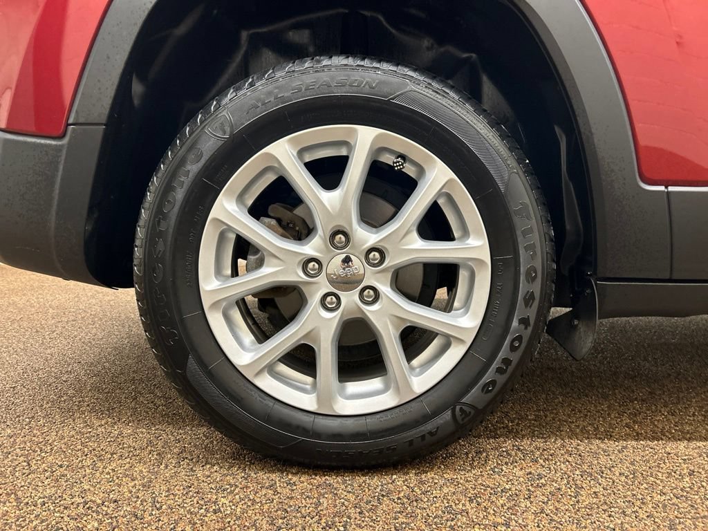 Used 2016 Jeep Cherokee Sport FWD image 26