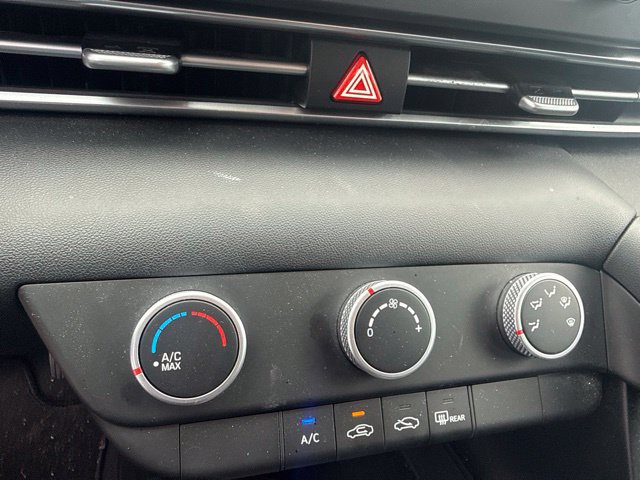 Used 2025 Hyundai Elantra SE FWD image 17