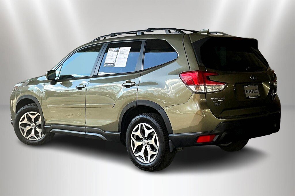 Used 2022 Subaru Forester Premium image 4