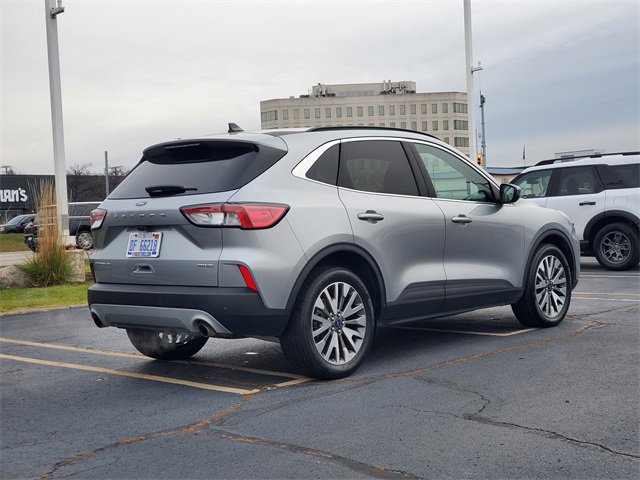 Used 2022 Ford Escape Titanium image 3