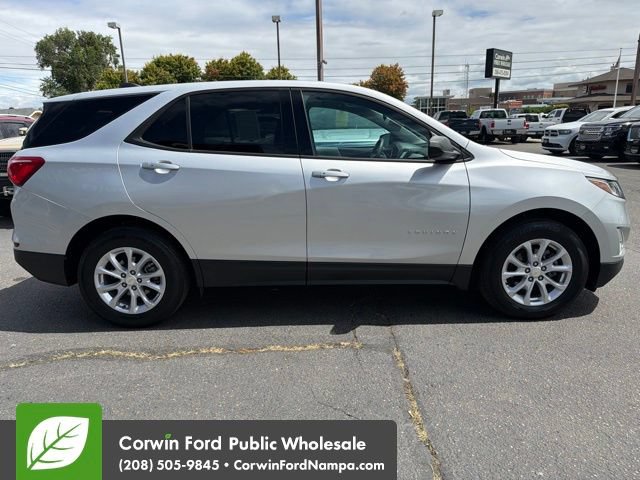 Used 2019 Chevrolet Equinox LS w/ LS Convenience Package FWD image 4