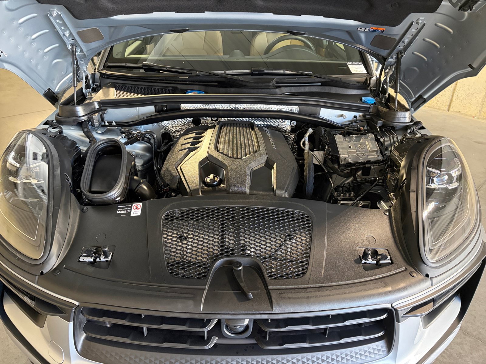 Certified 2026 Porsche Macan AWD/4WD image 13