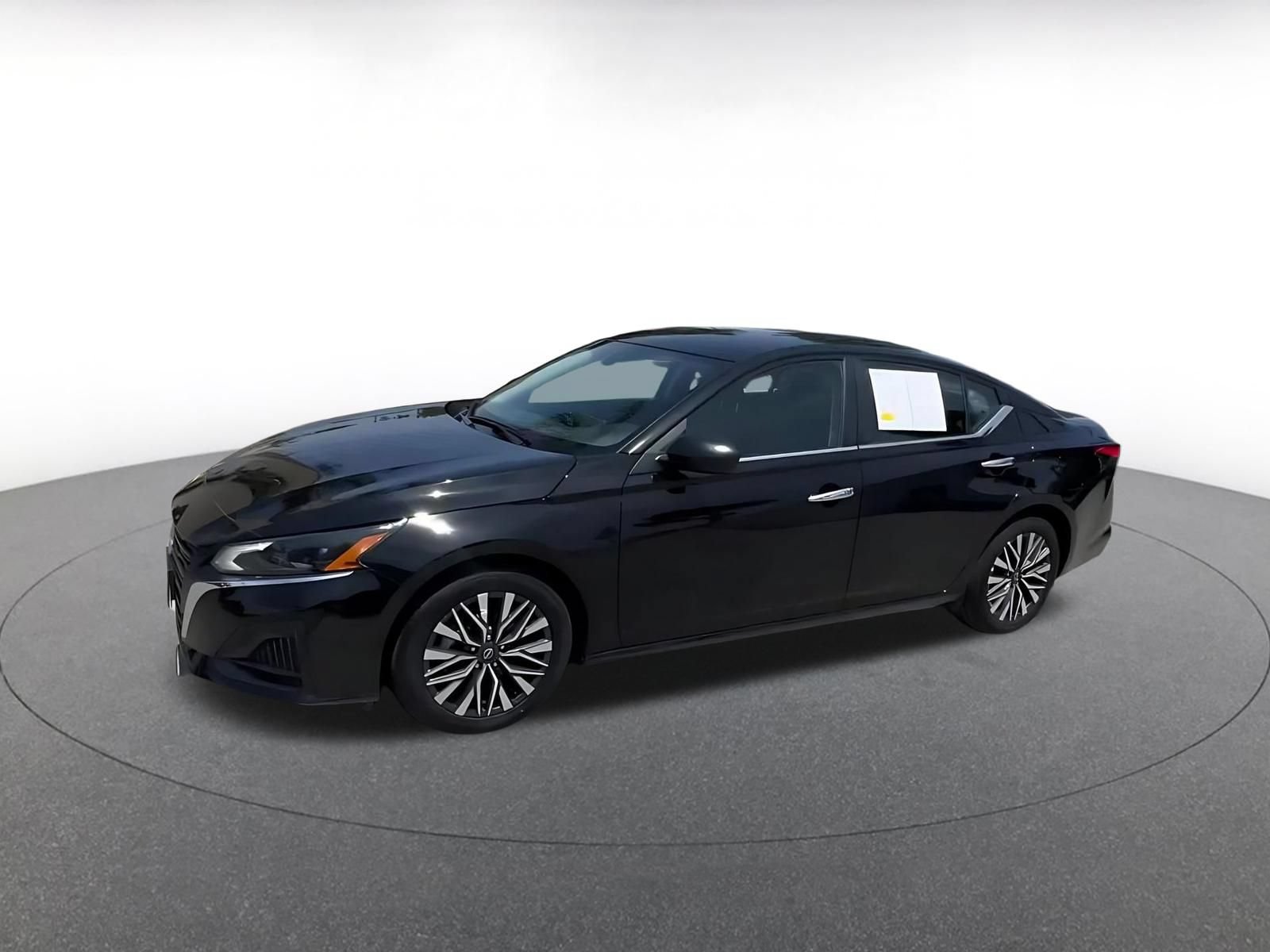 Used 2025 Nissan Altima 2.5 SV FWD image 7
