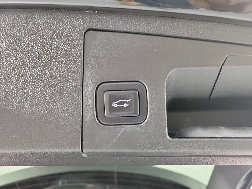 Used 2021 Cadillac XT4 Premium Luxury FWD image 8