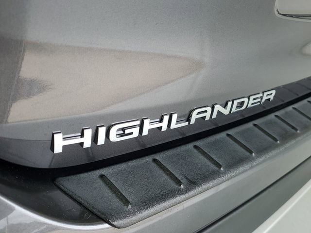 Used 2024 Toyota Highlander XSE FWD image 9