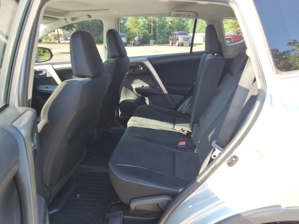 Used 2015 Toyota RAV4 XLE w/ Preferred Accessory Package FWD image 18