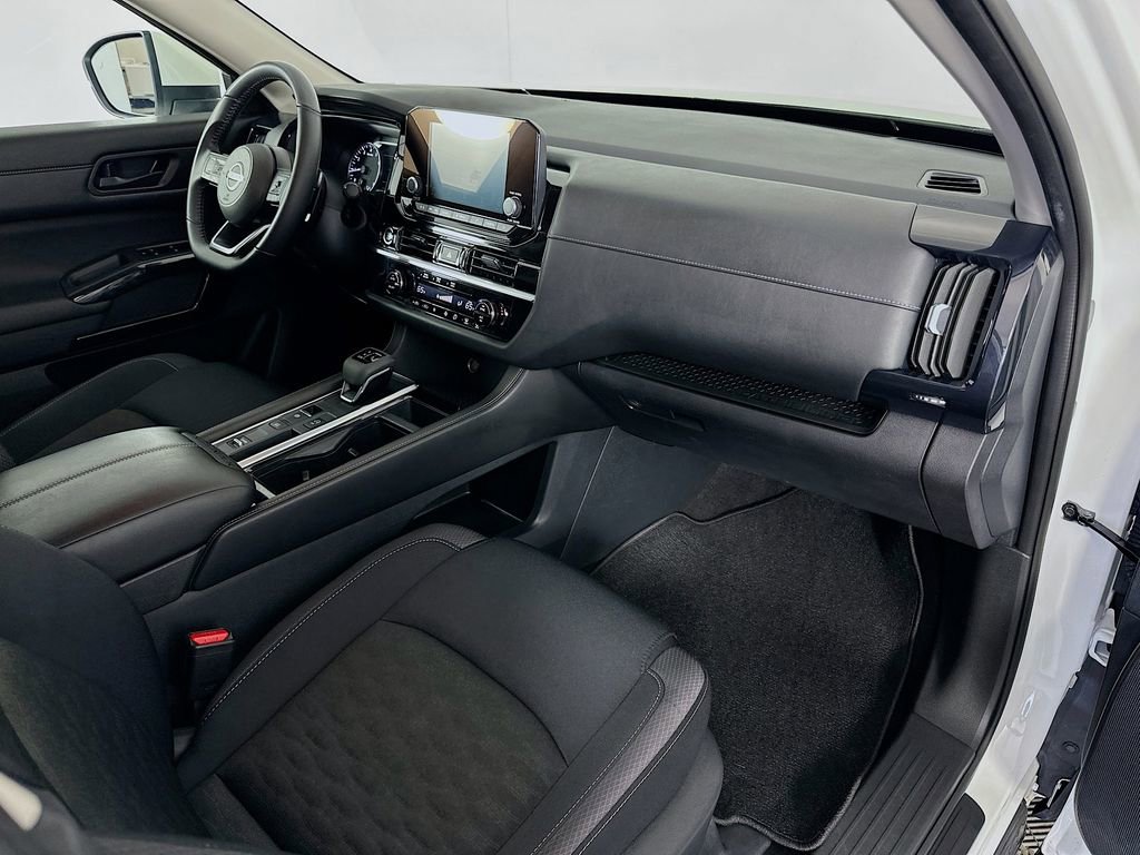 Used 2024 Nissan Pathfinder SV image 30