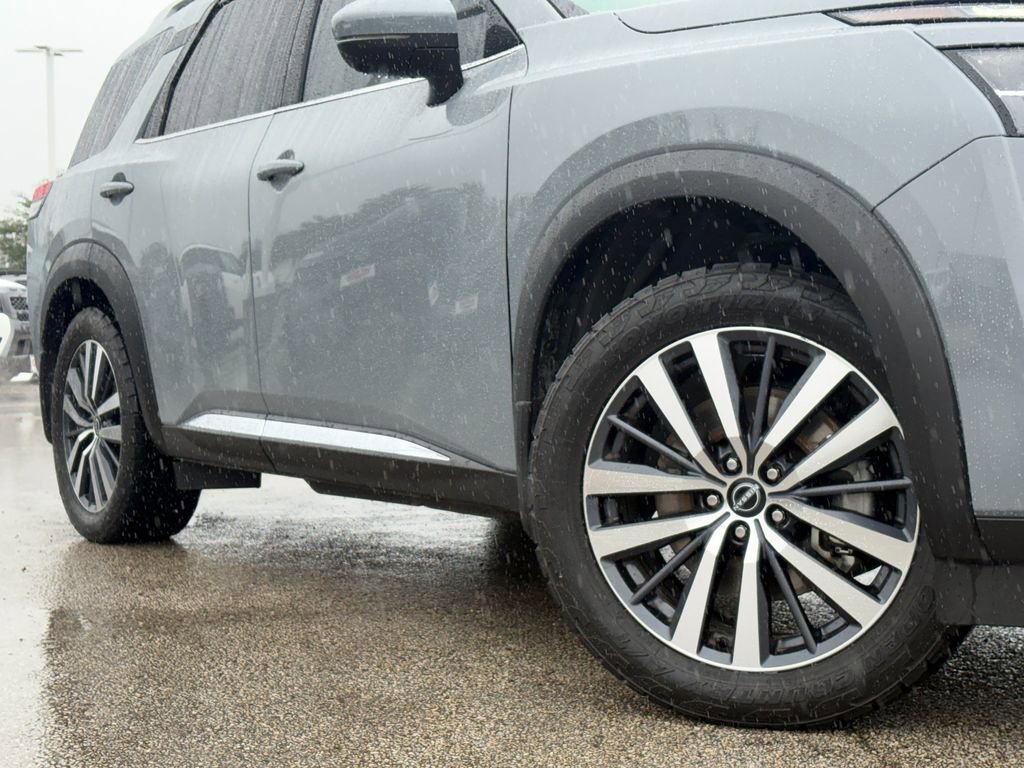 Used 2022 Nissan Pathfinder Platinum w/ Cargo Package image 2