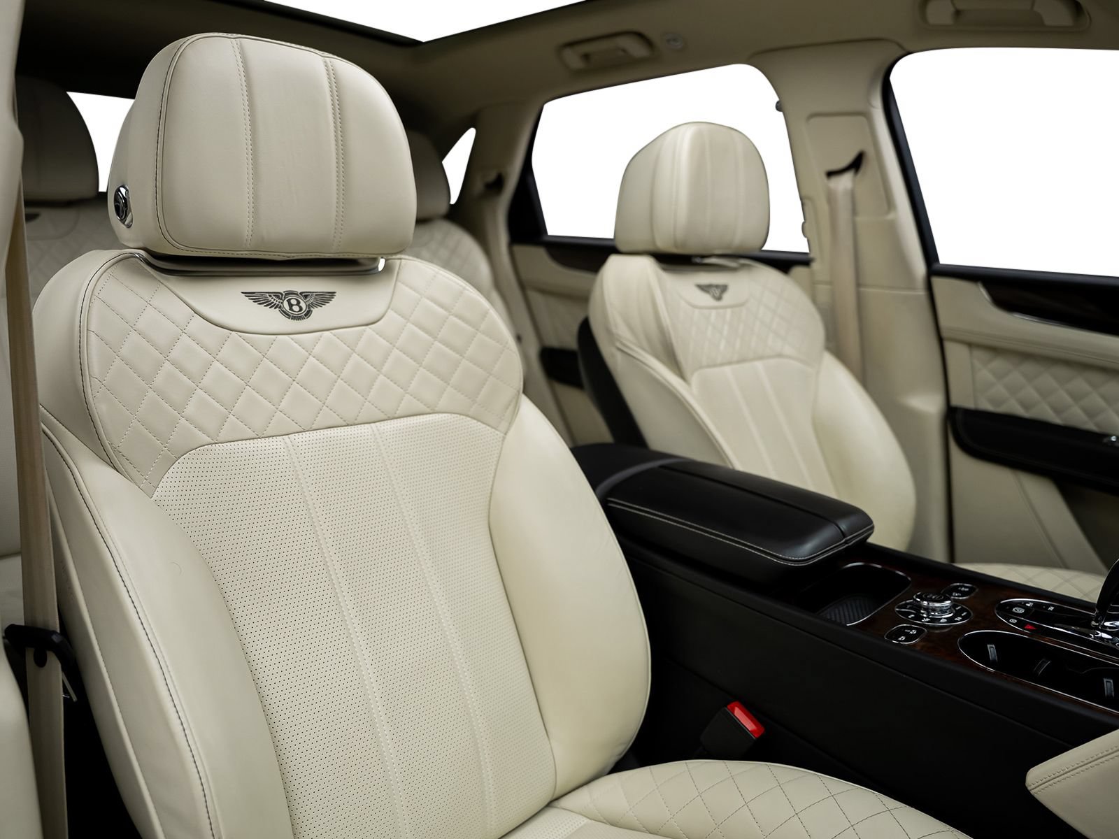 Used 2018 Bentley Bentayga AWD/4WD image 32