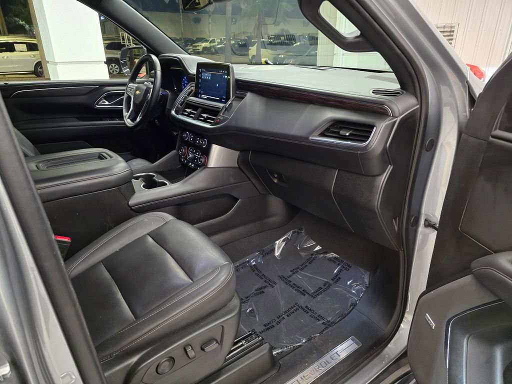 Used 2024 Chevrolet Suburban LT RWD image 33