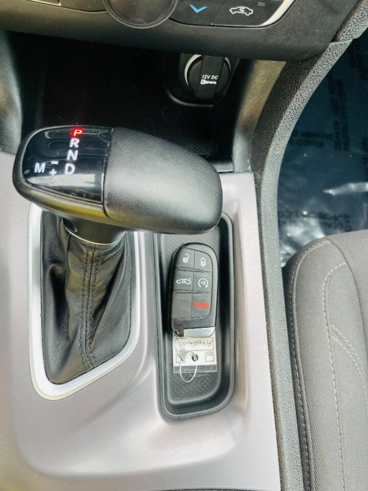 Used 2023 Dodge Charger SXT image 39