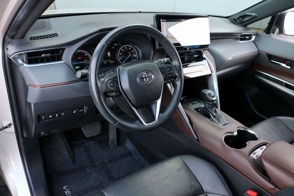 Used 2021 Toyota Venza Limited image 22