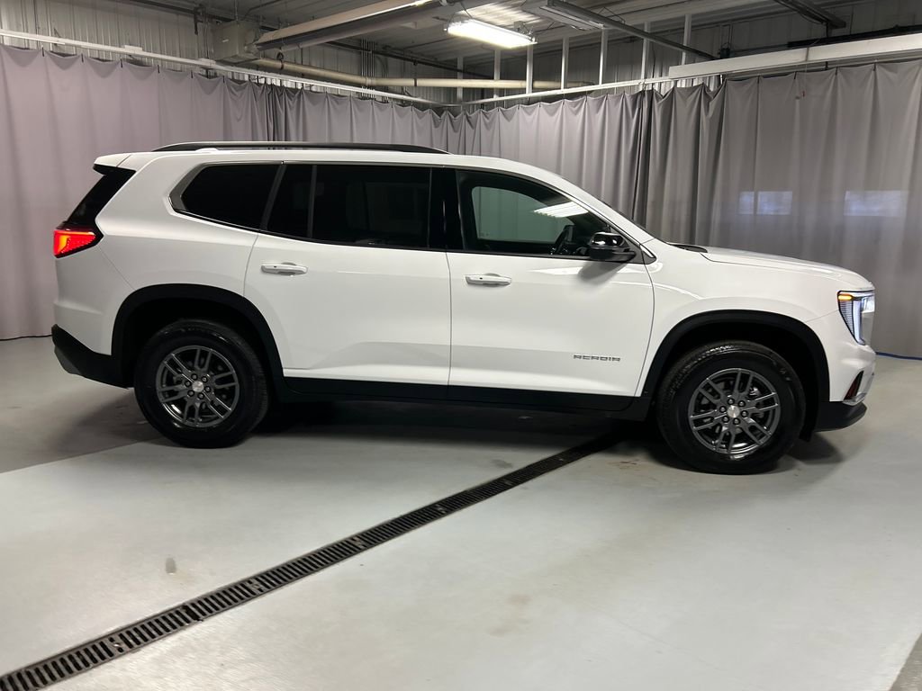 Used 2025 GMC Acadia Elevation image 8