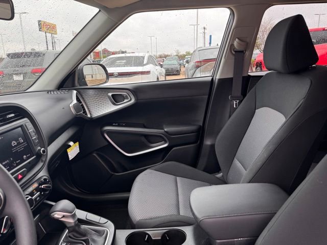 Used 2025 Kia Soul LX image 24