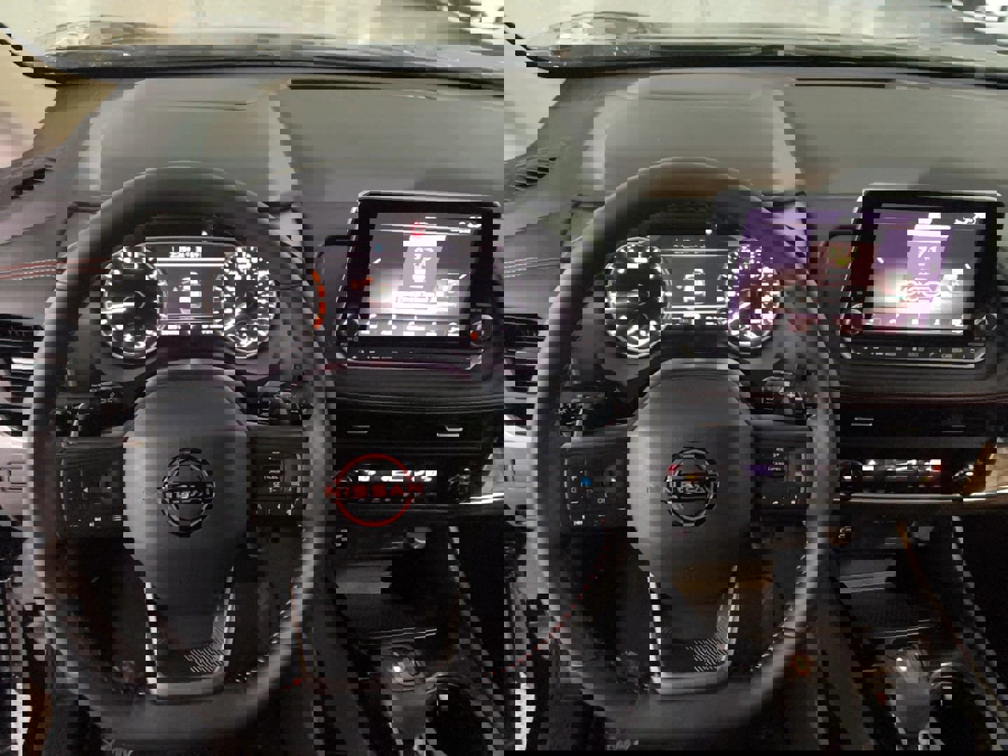 Used 2025 Nissan Rogue SV image 7