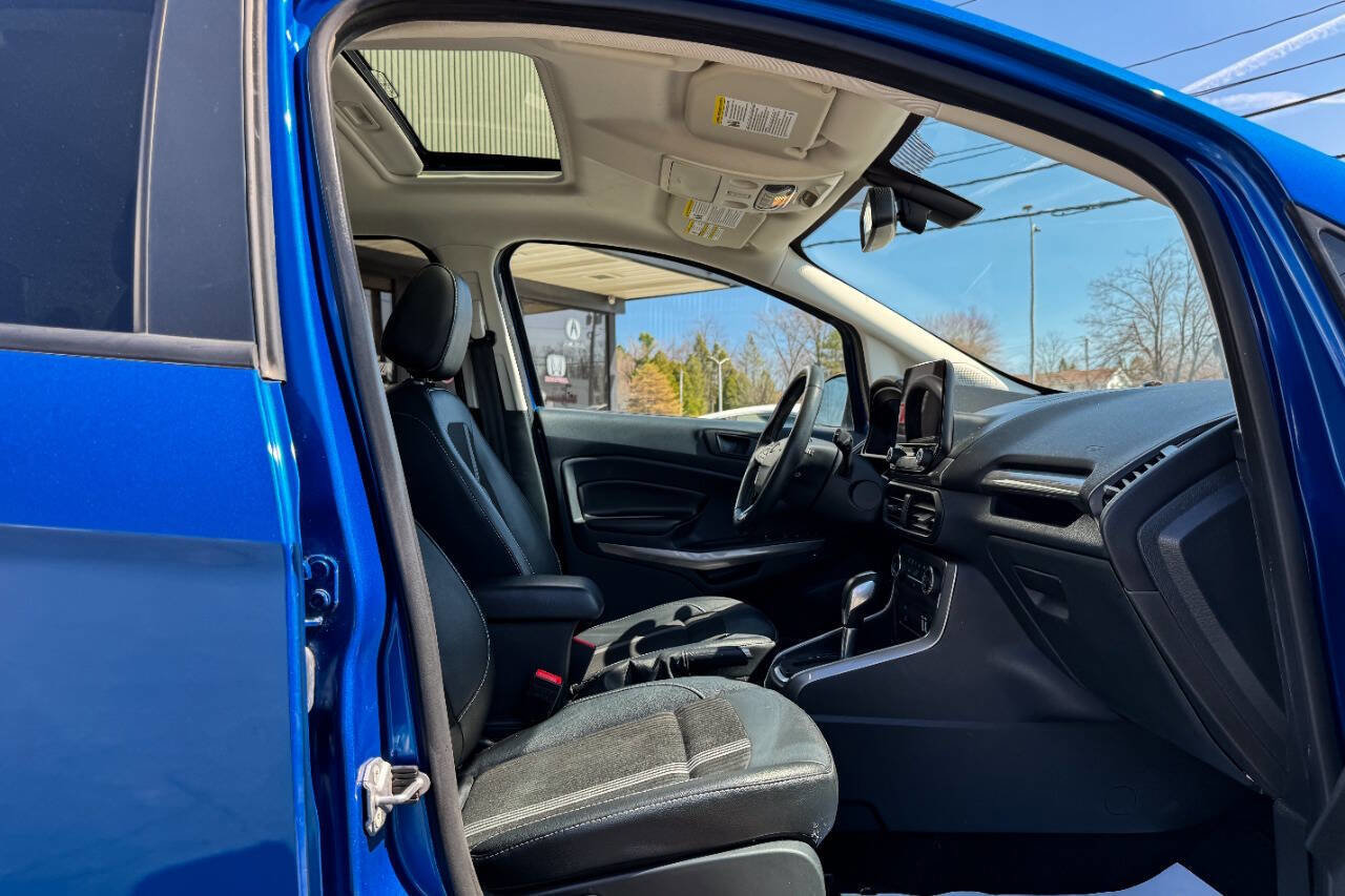 Used 2020 Ford EcoSport SES w/ SES Black Appearance Package image 12