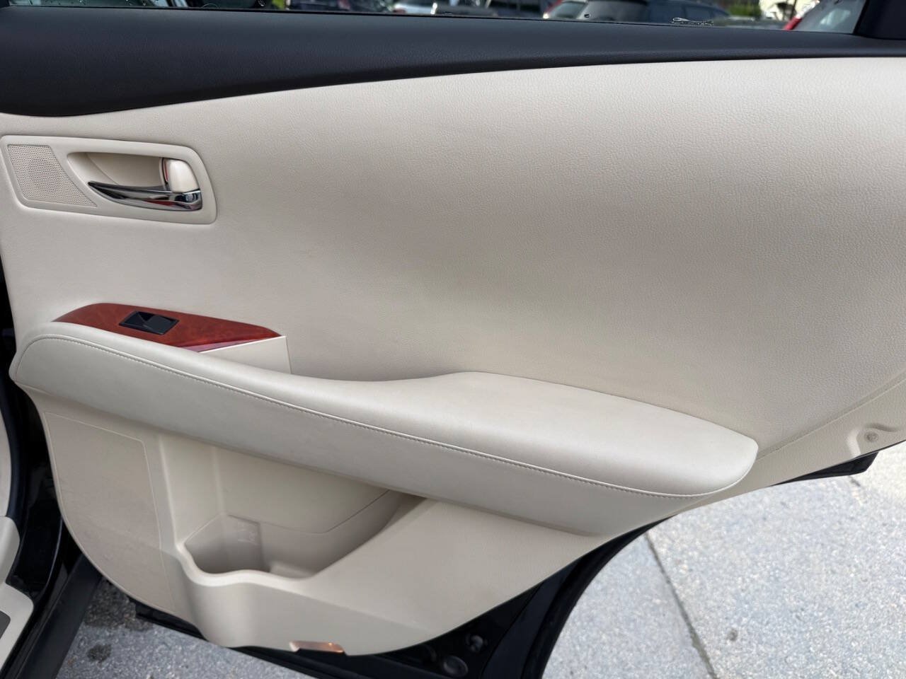 Used 2011 Lexus RX 450h AWD w/ Premium Pkg image 32