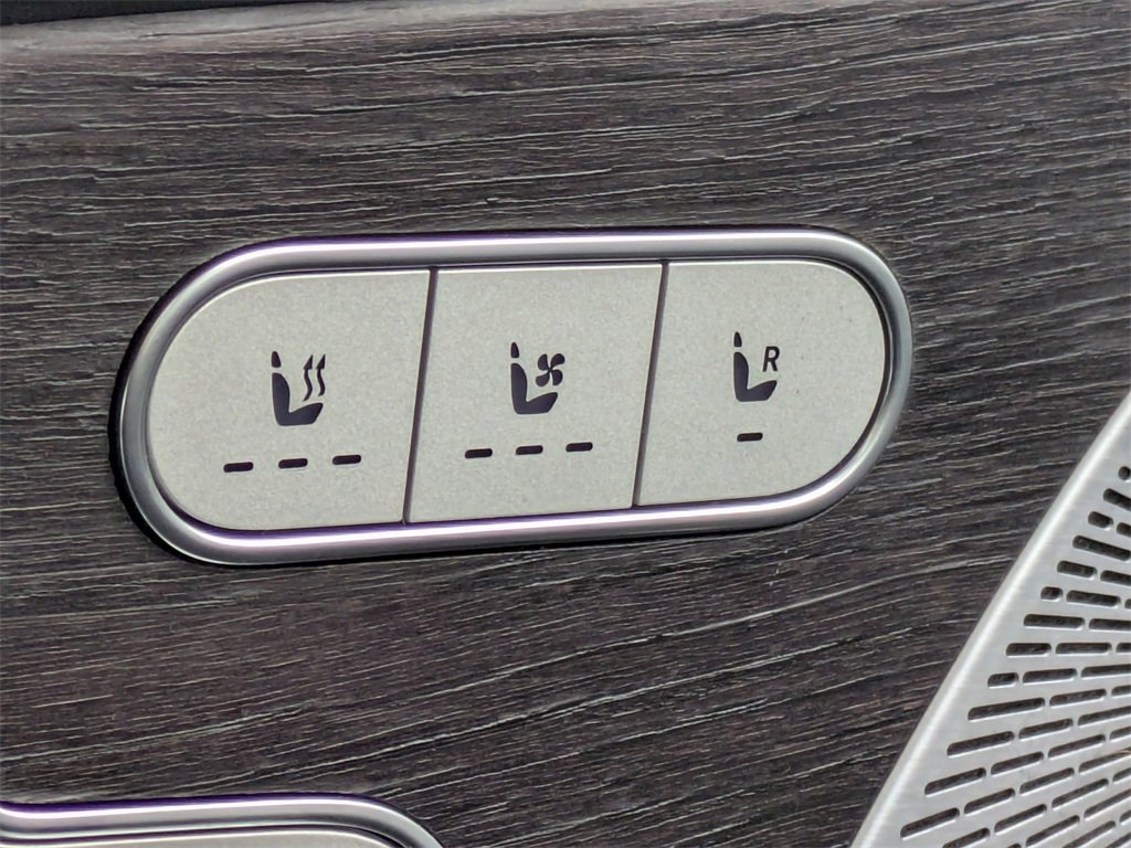 Used 2021 Mercedes-Benz GLS 580 4MATIC image 23