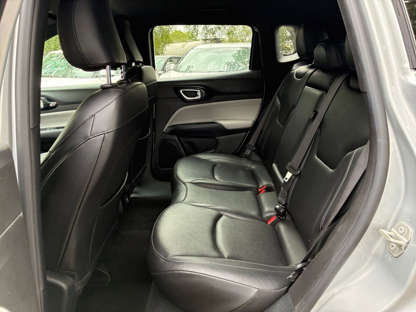 Used 2025 Jeep Compass Limited image 39