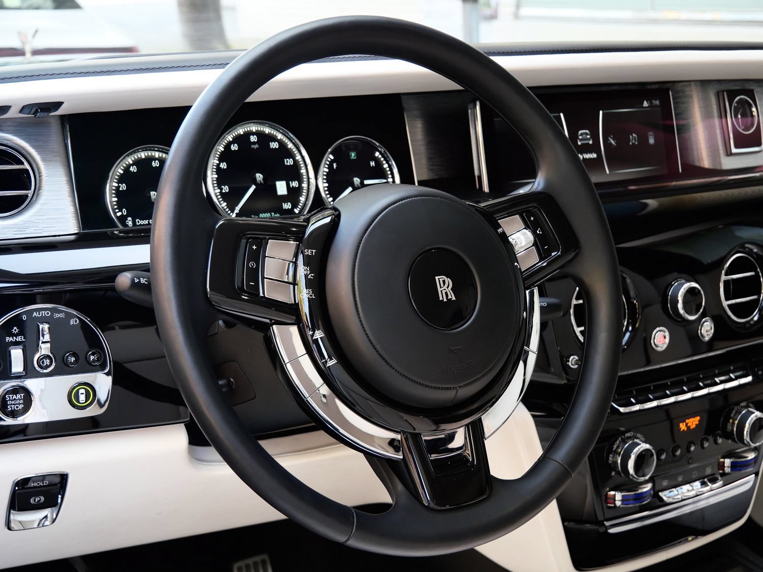 Used 2022 Rolls-Royce Phantom Extended Wheelbase w/ The Phantom Package RWD image 22