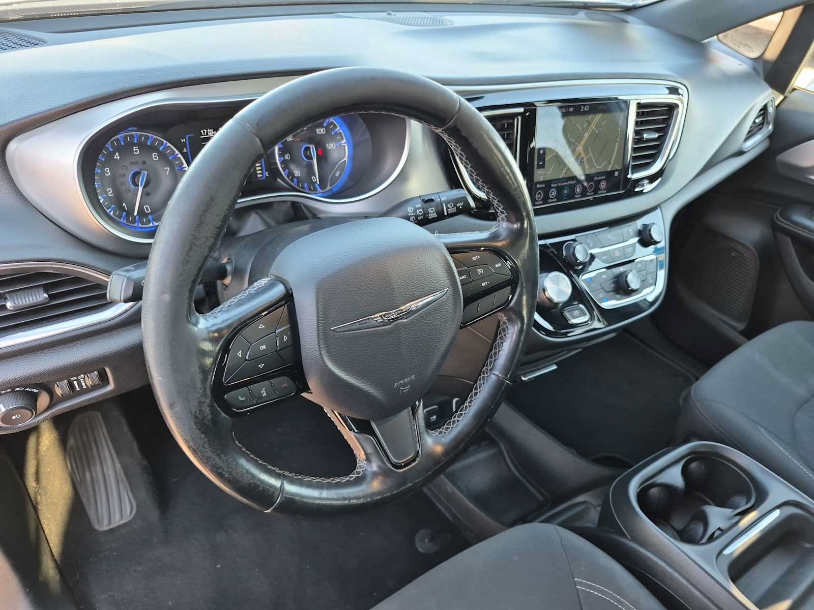Used 2019 Chrysler Pacifica Touring Plus w/ S Appearance Package FWD image 2