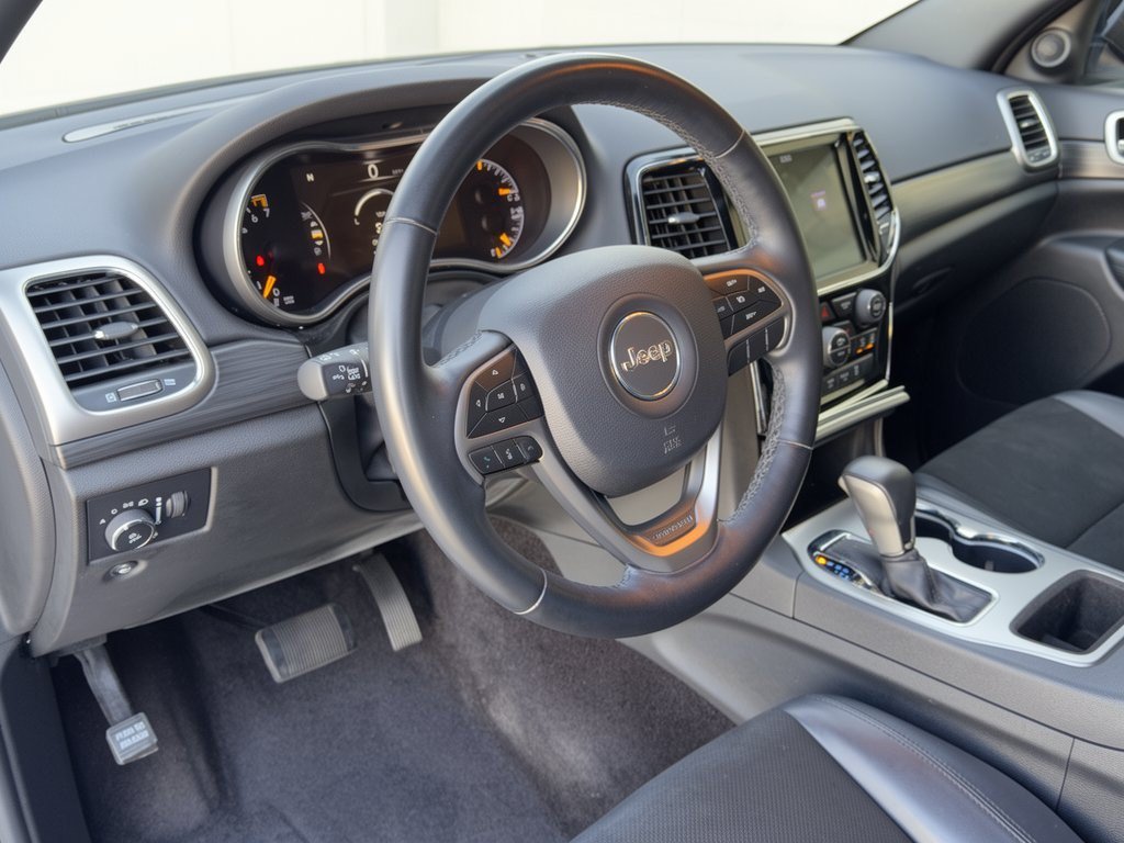 Used 2019 Jeep Grand Cherokee Altitude RWD image 4