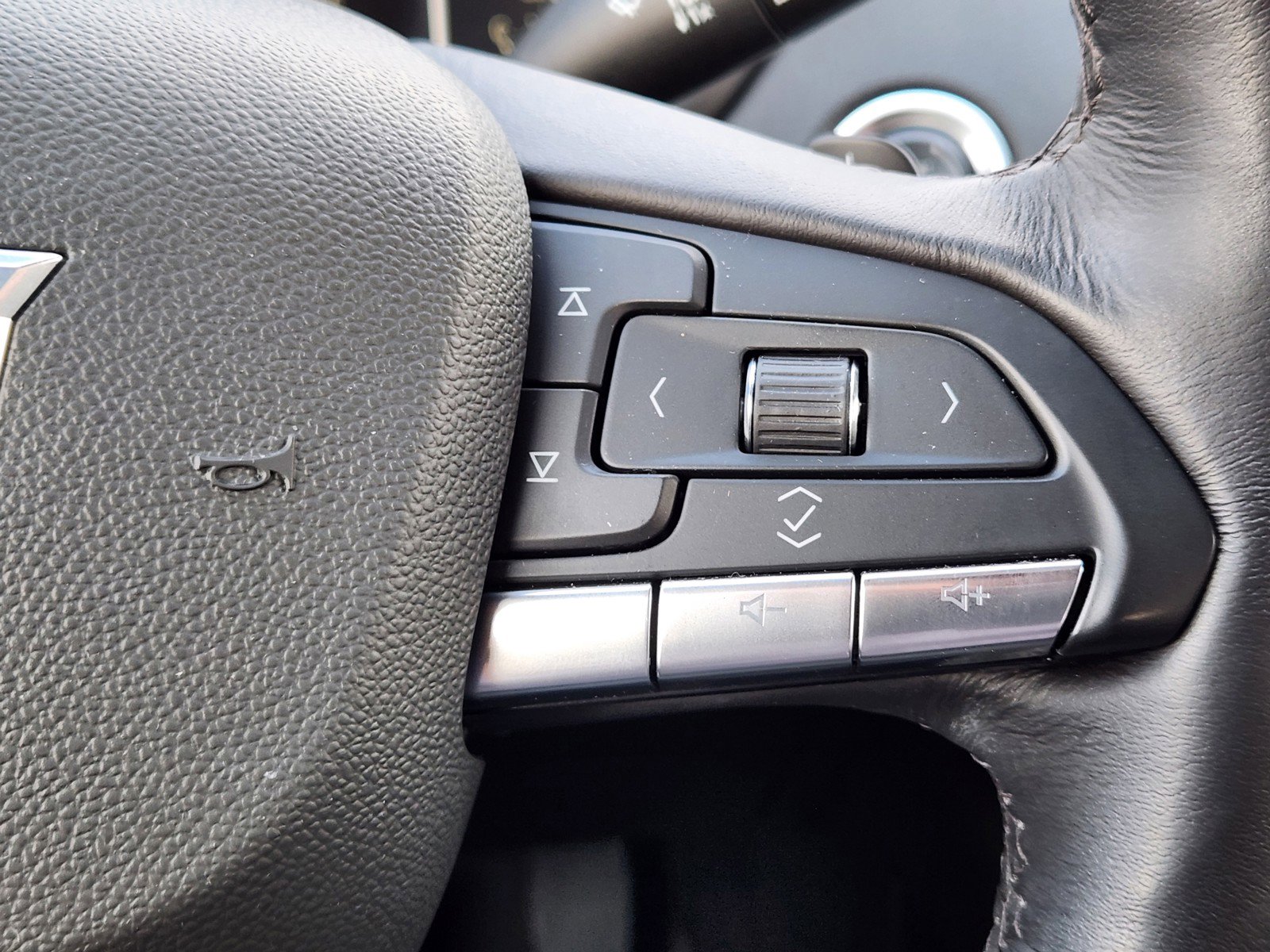 Certified 2023 Cadillac XT4 Premium Luxury w/ Enhanced Visibility Package image 22