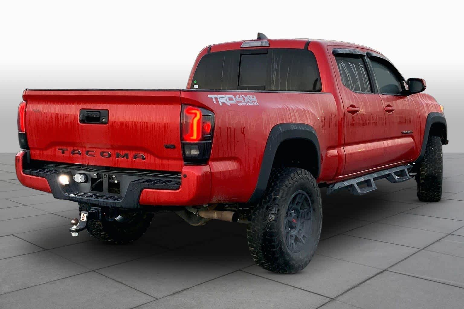 Used 2022 Toyota Tacoma TRD Off-Road w/ Technology Package AWD/4WD image 12