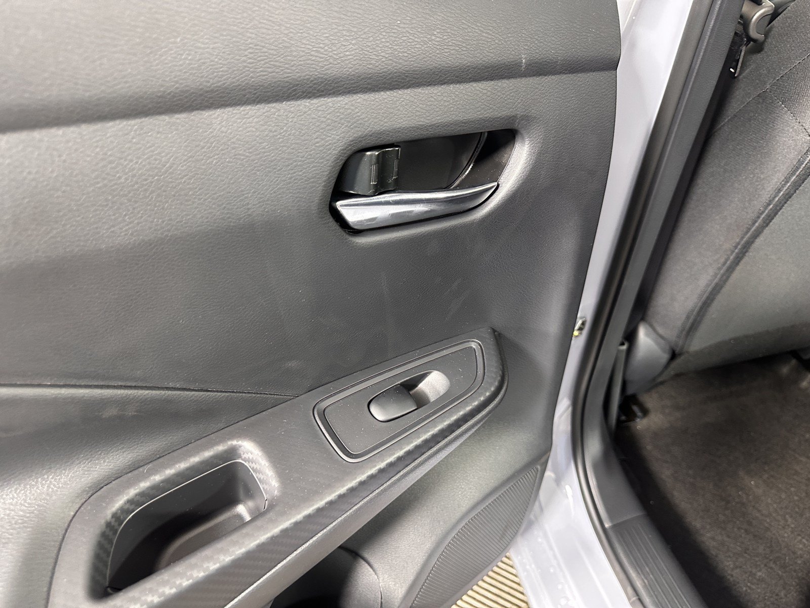 New 2025 Nissan Versa SV w/ Trunk Package FWD image 31