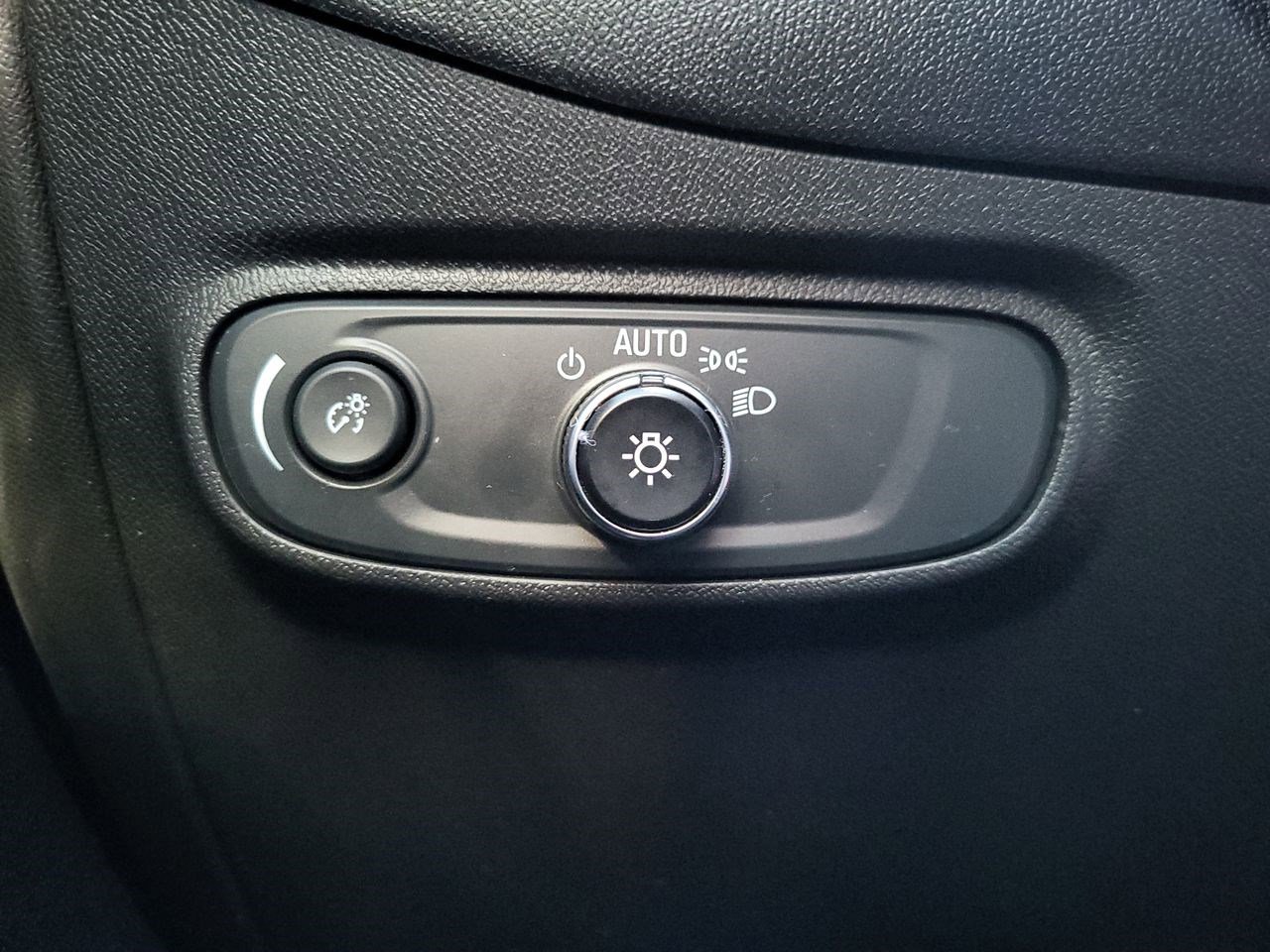 Used 2021 Chevrolet Equinox LT image 21