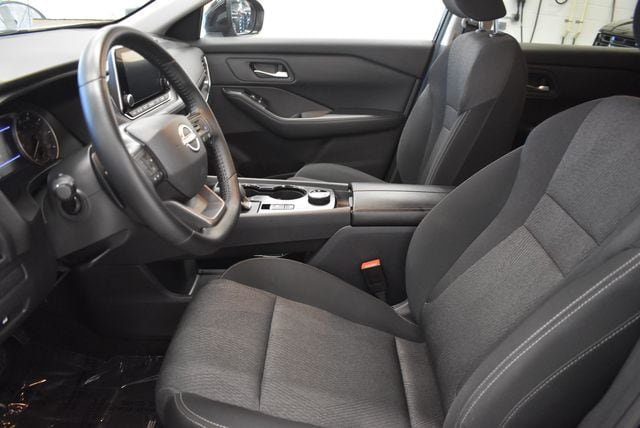 Used 2025 Nissan Rogue SV AWD/4WD image 22