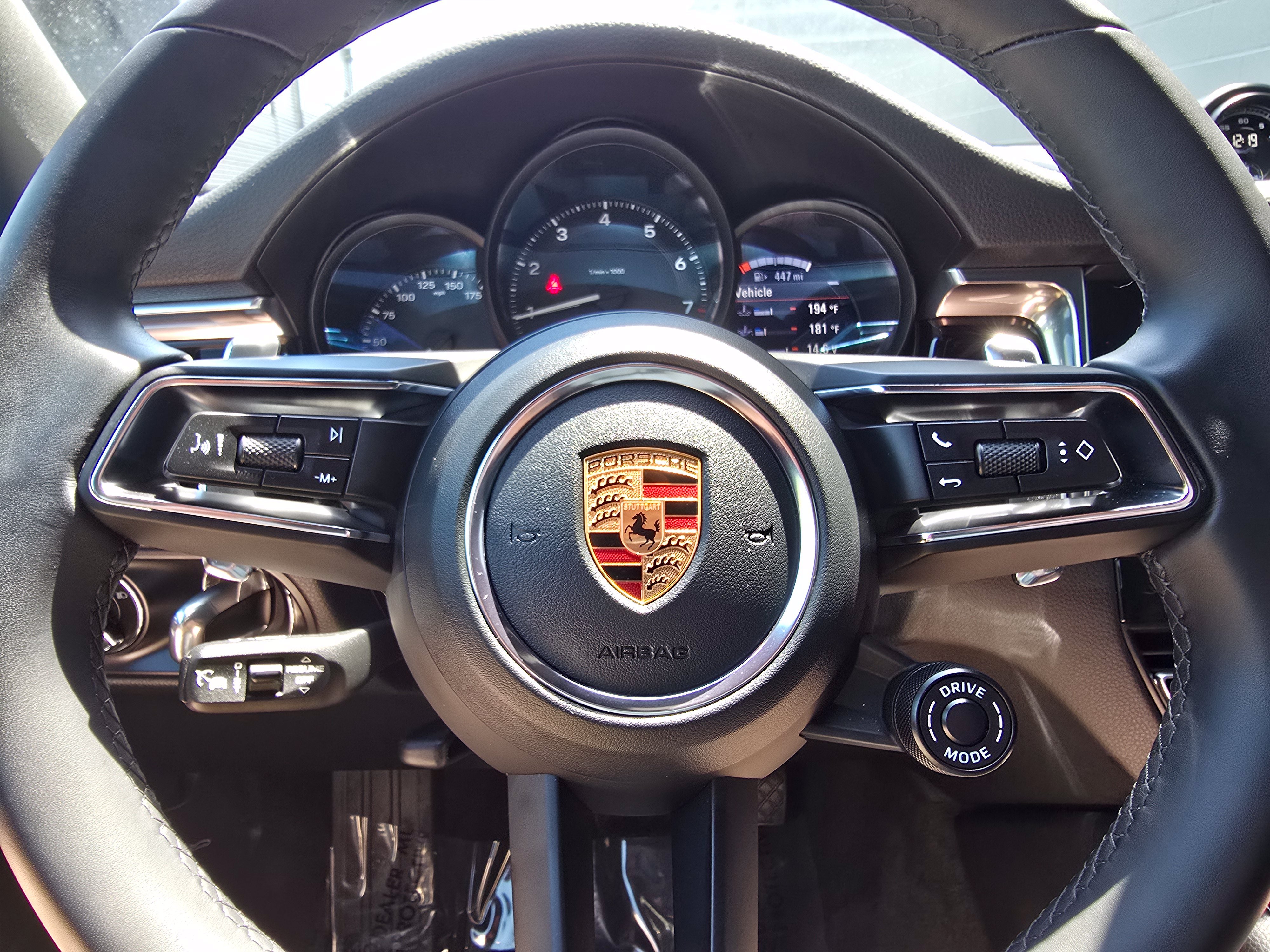 Certified 2026 Porsche Macan AWD/4WD image 25