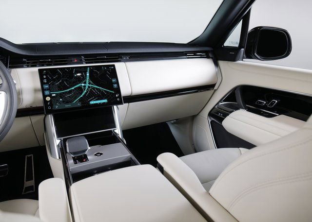 New 2026 Land Rover Range Rover SE image 16