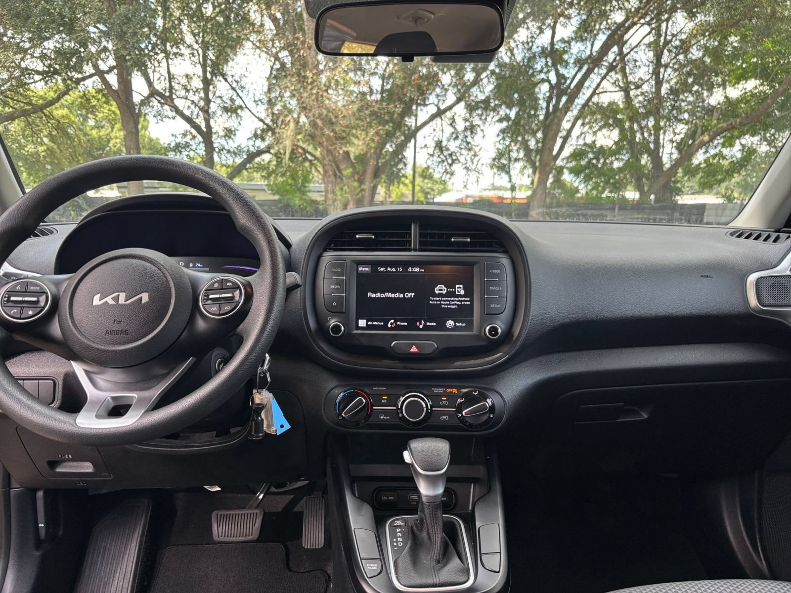 Used 2025 Kia Soul LX w/ LX Technology Package FWD image 30