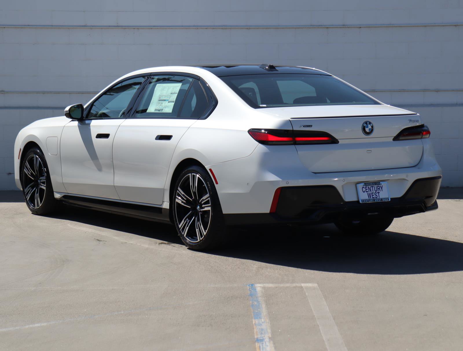 New 2026 BMW 750e xDrive image 7