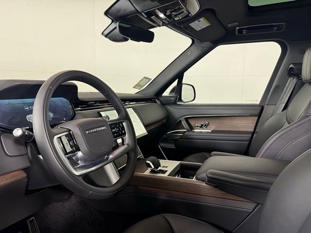 New 2025 Land Rover Range Rover SE image 4