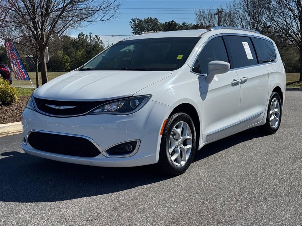 Used 2017 Chrysler Pacifica Touring-L Plus w/ Tire & Wheel Group image 6