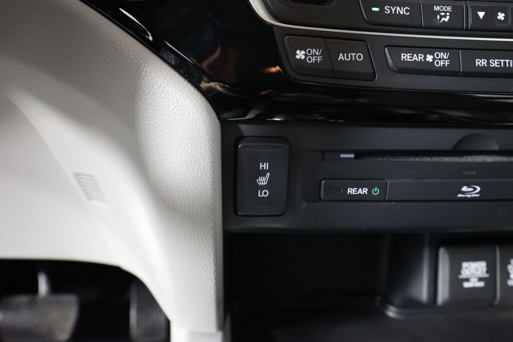 Used 2016 Honda Pilot Touring image 40