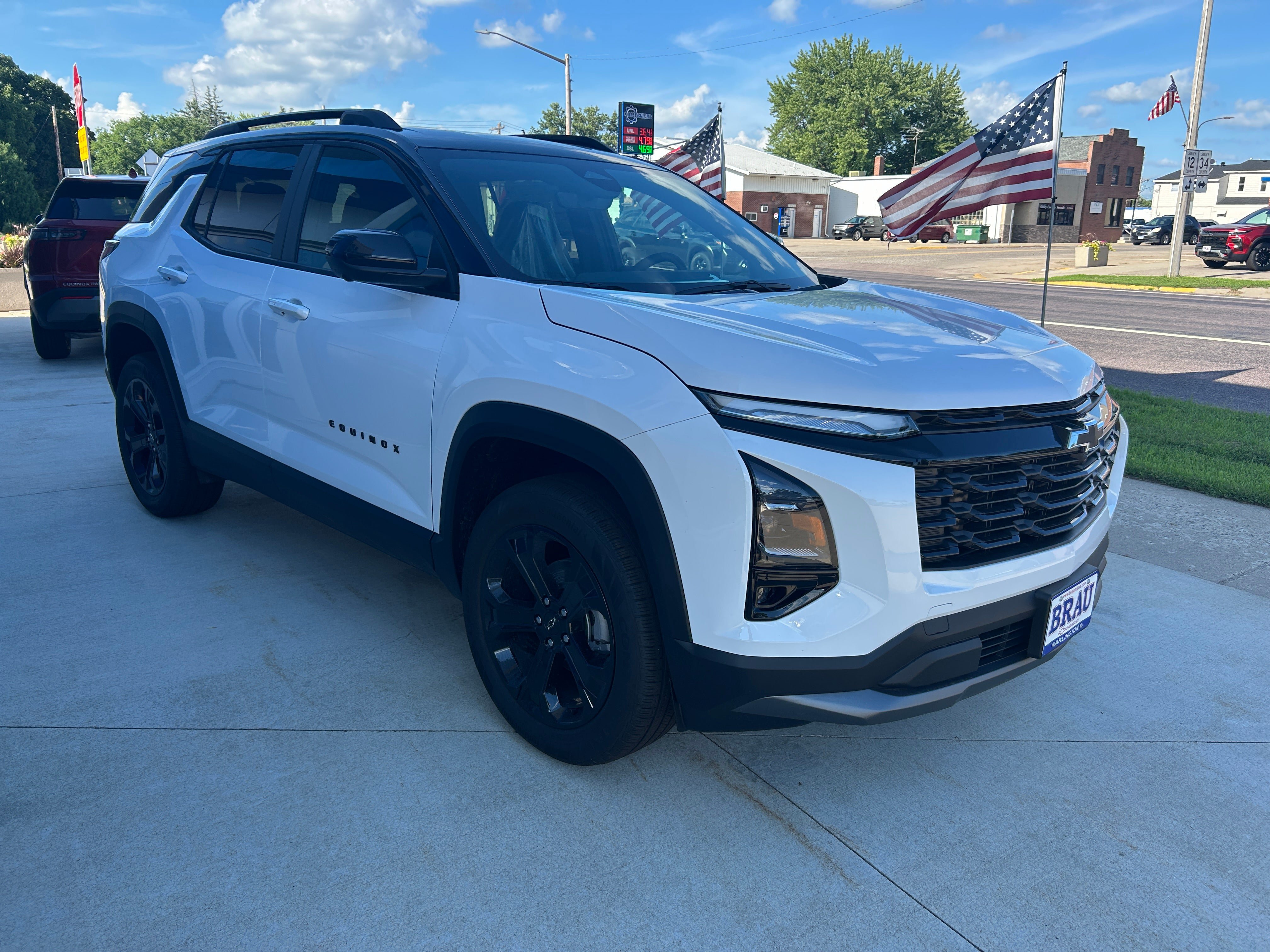 New 2027 Chevrolet Equinox LT w/ Convenience Package II AWD/4WD image 4