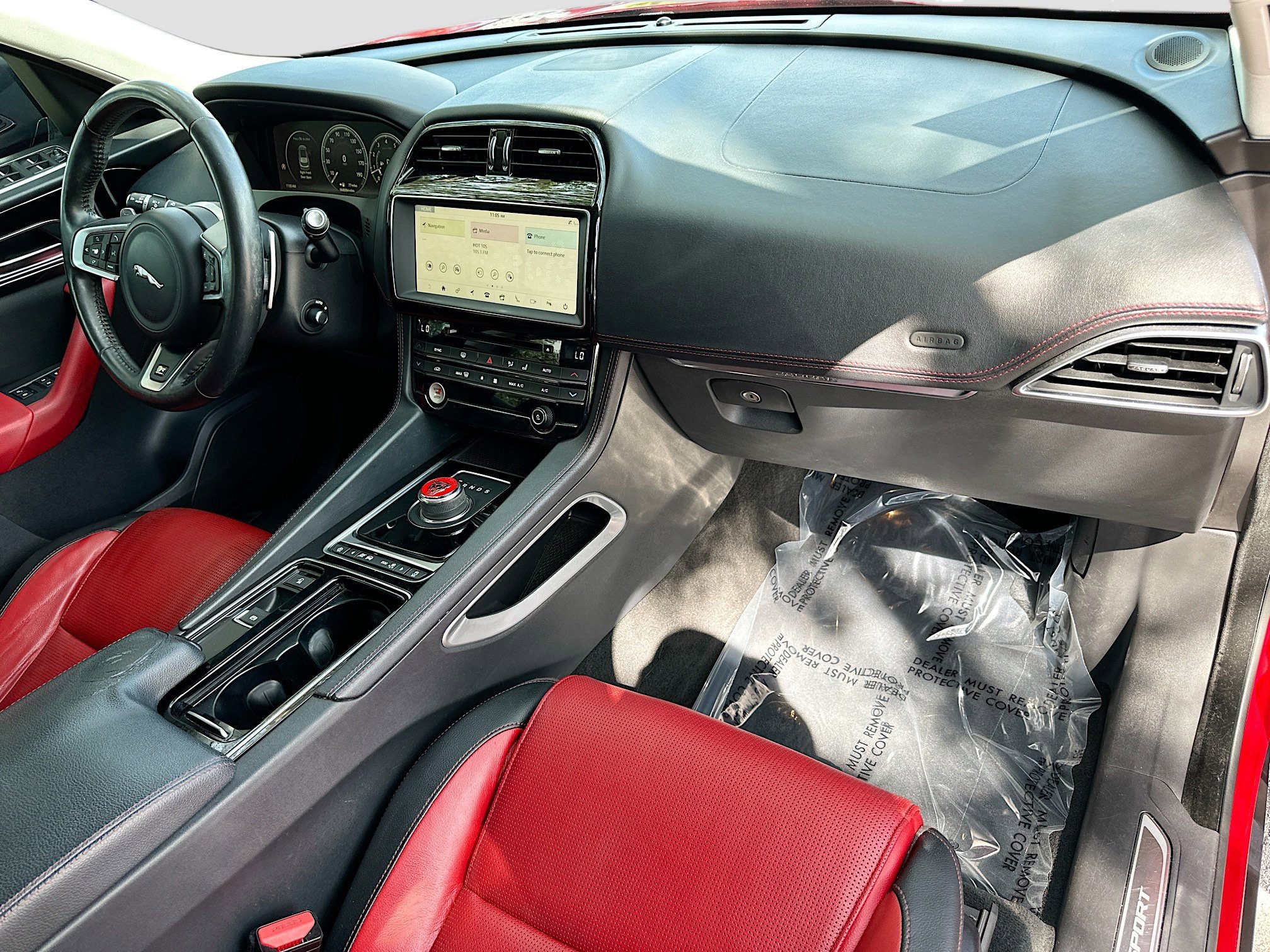 Used 2018 Jaguar F-PACE R-Sport image 34