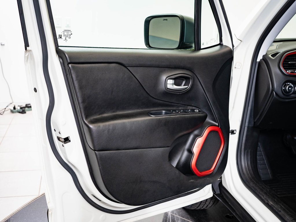 Used 2016 Jeep Renegade Trailhawk w/ Premium Trailhawk Package image 29