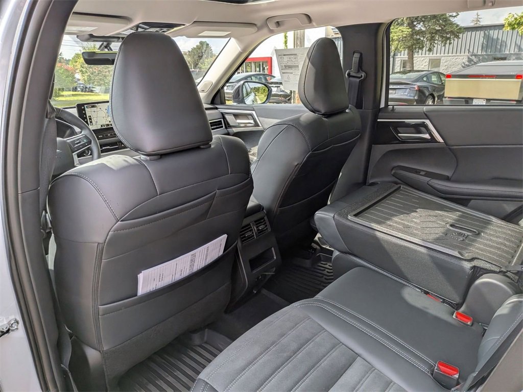 New 2025 Mitsubishi Outlander SE image 27