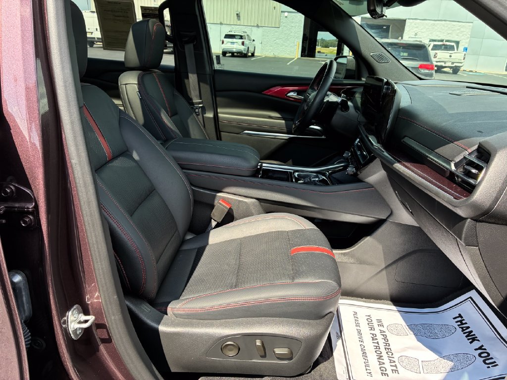 Used 2024 Chevrolet Traverse RS FWD image 22